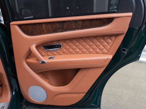 Used 2017 Bentley Bentayga image 40