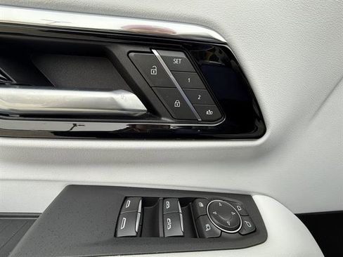 Used 2025 Chevrolet Suburban Premier image 12