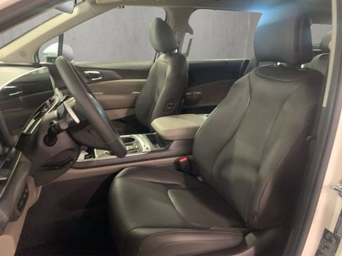 New 2026 Kia Carnival SX image 9