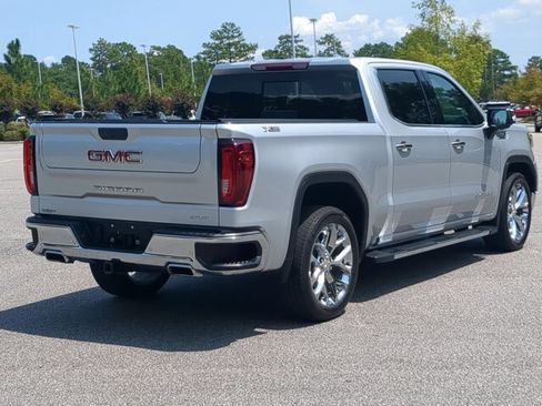Used 2021 GMC Sierra 1500 SLT w/ SLT Premium Plus Package AWD/4WD image 4