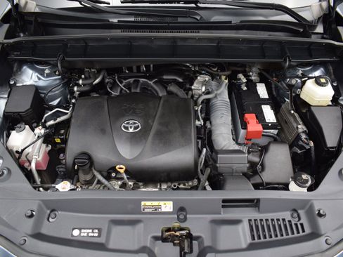 Used 2021 Toyota Highlander XLE AWD/4WD image 9
