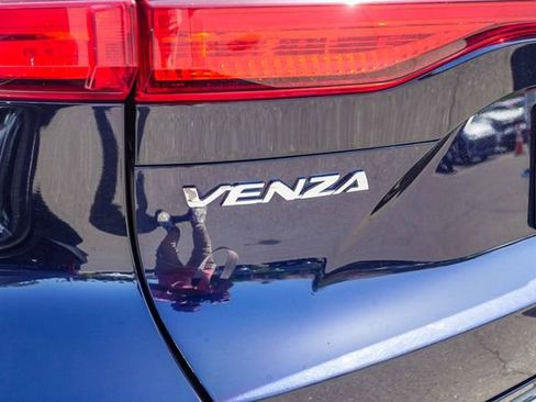 Used 2021 Toyota Venza XLE w/ Carpet Mat Package (TMS) image 13