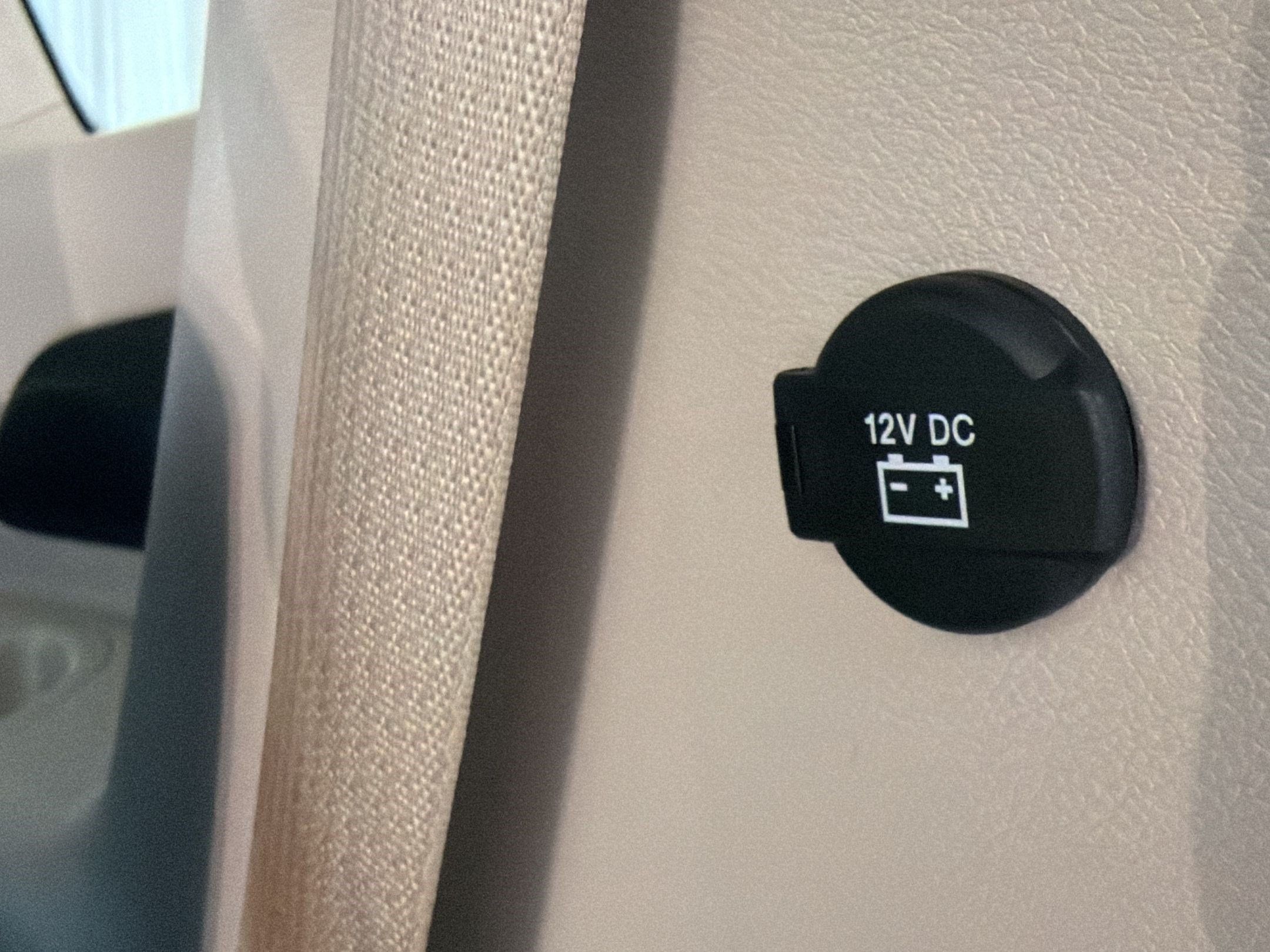 Used 2023 Chrysler Voyager LX FWD image 20