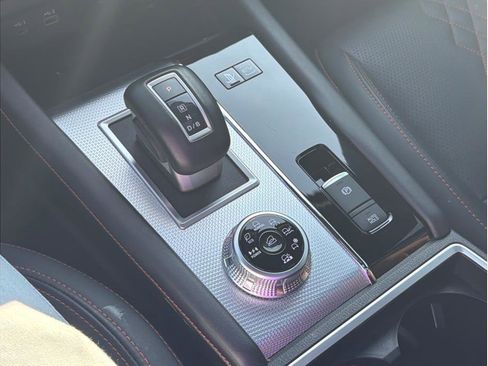 Used 2024 Mitsubishi Outlander SEL image 13