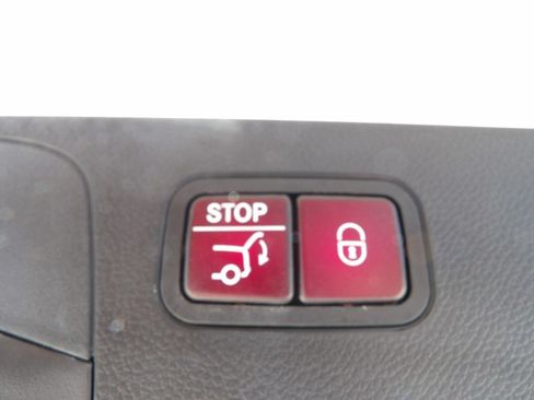 Used 2018 Mercedes-Benz GLC 300 GLC300 4MATIC image 33