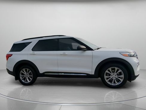 Certified 2020 Ford Explorer XLT w/ Equipment Group 202A image 33