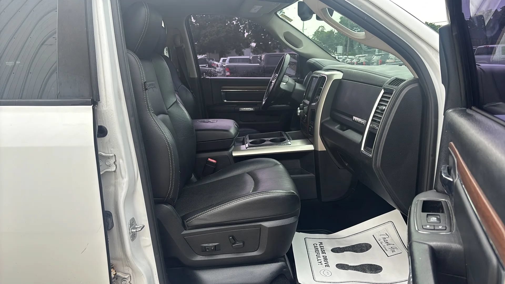 Used 2014 RAM 1500 Laramie w/ Convenience Group AWD/4WD image 17