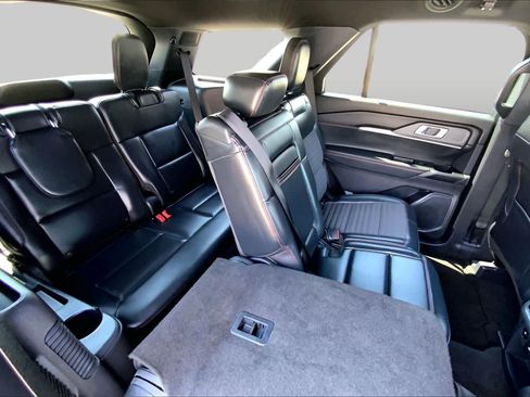 Used 2025 Ford Explorer ST-Line w/ ST-Line Street Pack AWD/4WD image 18