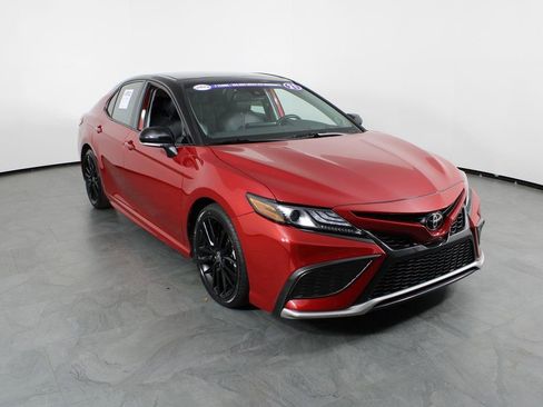 Used 2021 Toyota Camry XSE image 11