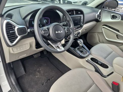 Used 2025 Kia Soul LX FWD image 15