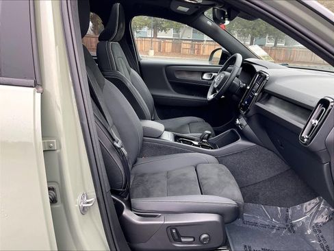 Used 2023 Volvo XC40 Recharge Ultimate w/ Protection Package Premier image 10