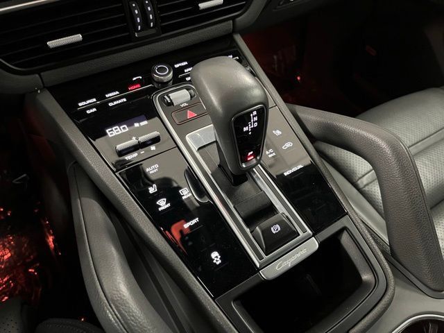 Used 2022 Porsche Cayenne Platinum Edition AWD/4WD image 33