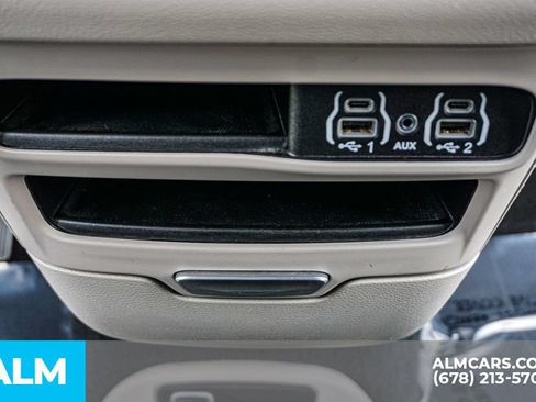 Used 2024 Chrysler Pacifica Touring-L FWD image 47