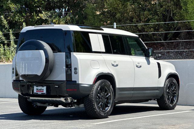 New 2026 Land Rover Defender 110 S AWD/4WD image 5