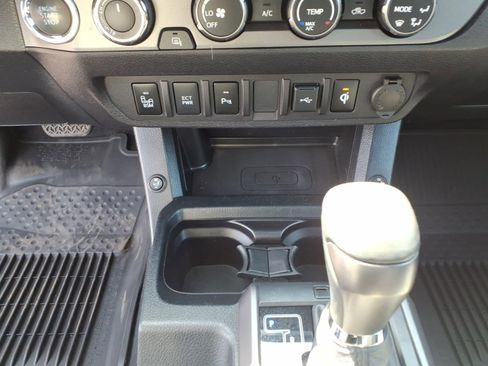 Used 2020 Toyota Tacoma TRD Sport w/ Technology Package image 20