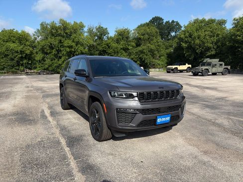 New 2026 Jeep Grand Cherokee L Limited w/ Limited Altitude Package AWD/4WD image 3