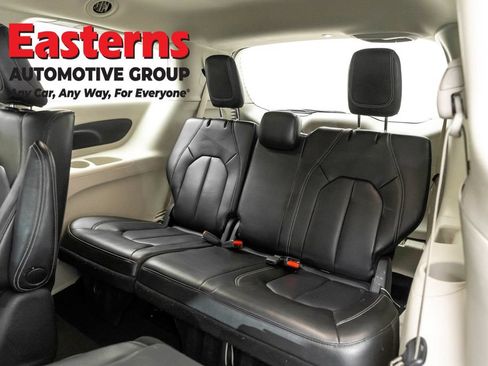 Used 2023 Chrysler Pacifica Touring-L FWD image 26