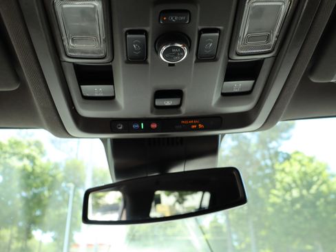 Used 2023 GMC Yukon XL SLT w/ SLT Premium Package AWD/4WD image 39