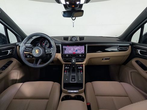 Certified 2023 Porsche Macan AWD/4WD image 20