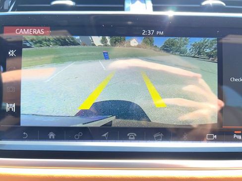 Used 2019 Land Rover Range Rover Velar R-Dynamic SE AWD/4WD image 22