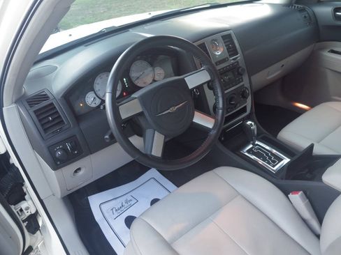 Used 2006 Chrysler 300 Touring w/ Comfort/Convenience Group RWD image 7