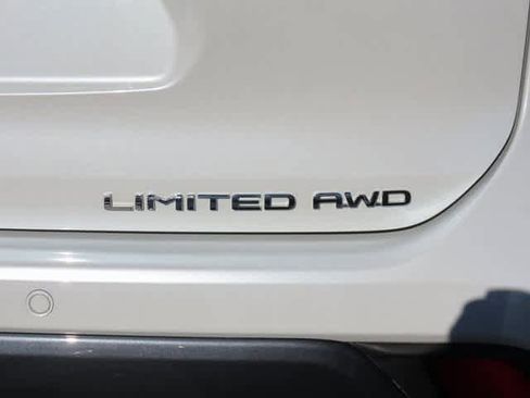Used 2024 Toyota Highlander Limited image 8