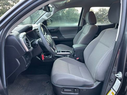 Used 2022 Toyota Tacoma SR5 w/ Technology Package image 14