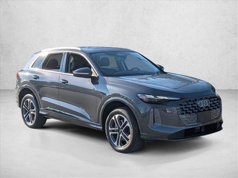 Certified 2025 Audi Q5 Premium w/ Convenience Package image 5