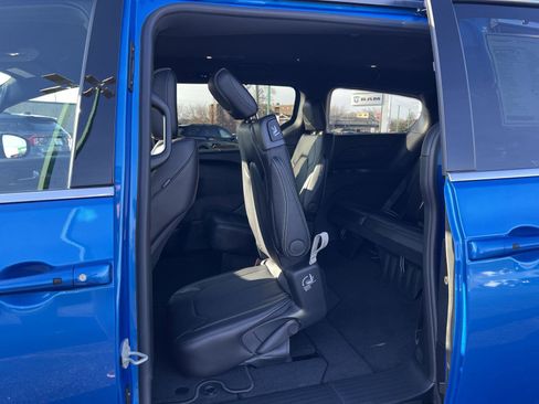 New 2026 Chrysler Pacifica Select image 40