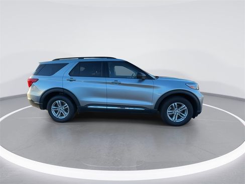 Used 2023 Ford Explorer XLT w/ Equipment Group 202A image 9