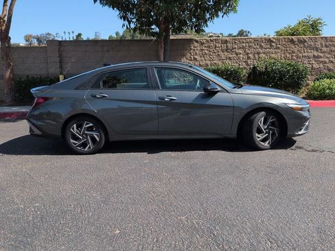 Certified 2025 Hyundai Elantra Sport FWD image 10