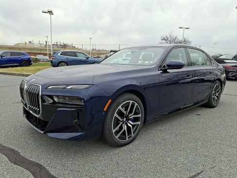 Certified 2023 BMW 760i xDrive AWD/4WD image 3