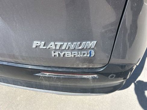 Used 2023 Toyota Sienna Platinum image 6