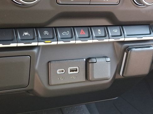Used 2022 Chevrolet Silverado 1500 Custom RWD image 31