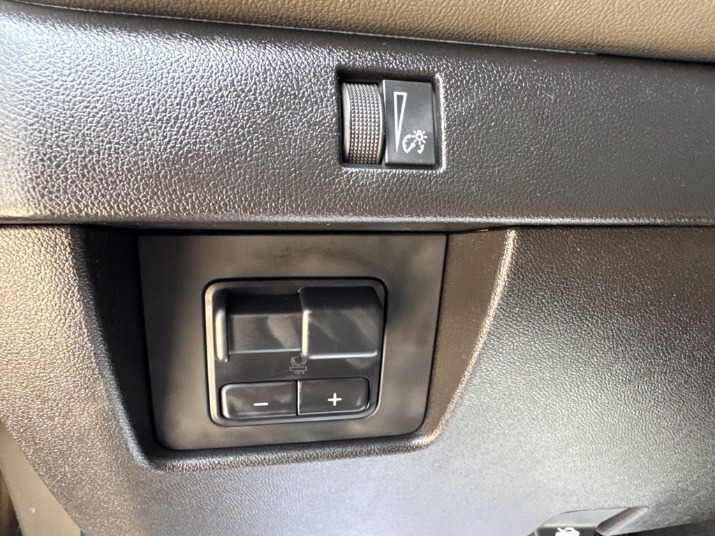 Used 2025 Chevrolet Colorado ZR2 w/ Technology Package AWD/4WD image 14