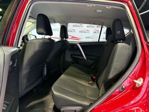Used 2018 Toyota RAV4 LE FWD image 34