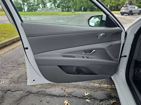 New 2026 Hyundai Elantra SE FWD image 12
