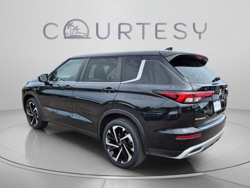 Used 2024 Mitsubishi Outlander SE FWD image 5