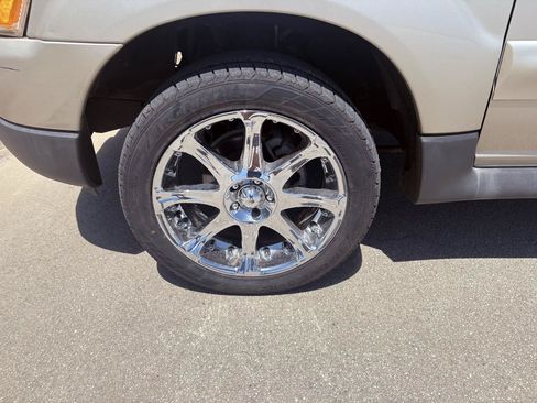 Used 2004 Ford Explorer Sport Trac 2WD image 24