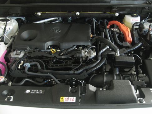 Certified 2025 Toyota RAV4 LE image 27