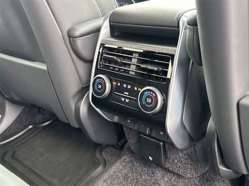 Used 2025 Land Rover Range Rover SE AWD/4WD image 19