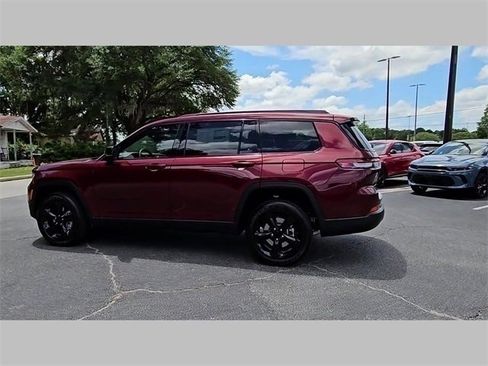 Used 2024 Jeep Grand Cherokee L Laredo image 23