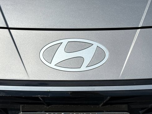 Used 2025 Hyundai Elantra Limited FWD image 8