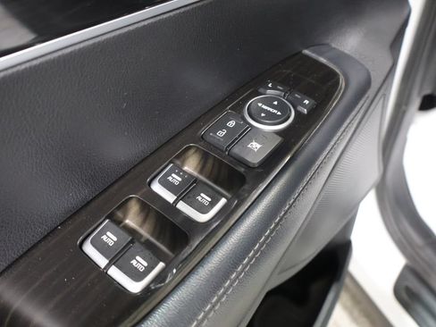 Used 2019 Kia Sorento AWD V6 image 13