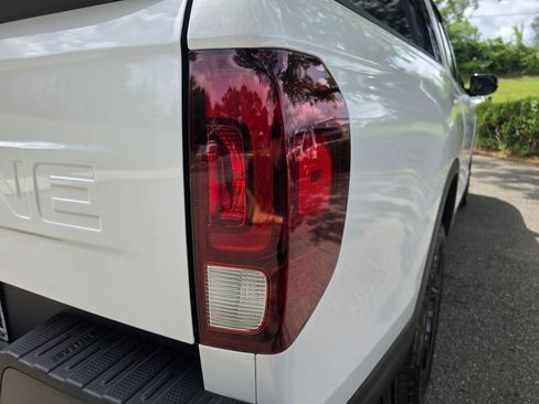 Used 2025 Honda Ridgeline Black Edition image 11