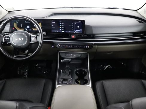 Used 2025 Kia Carnival FWD image 13
