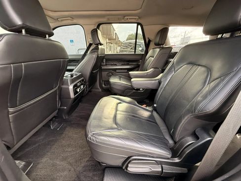 Used 2018 Ford Expedition Platinum RWD image 10