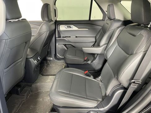 Used 2025 Ford Explorer Active w/ Active Comfort Package AWD/4WD image 11