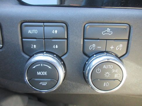 New 2026 GMC Sierra 1500 Elevation image 17