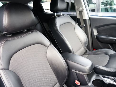 Used 2011 Hyundai Tucson GLS image 25